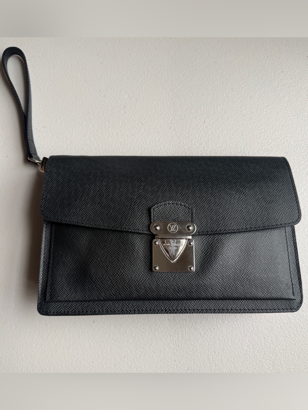 Louis Vuitton Taiga Leather Unisex Wristlet